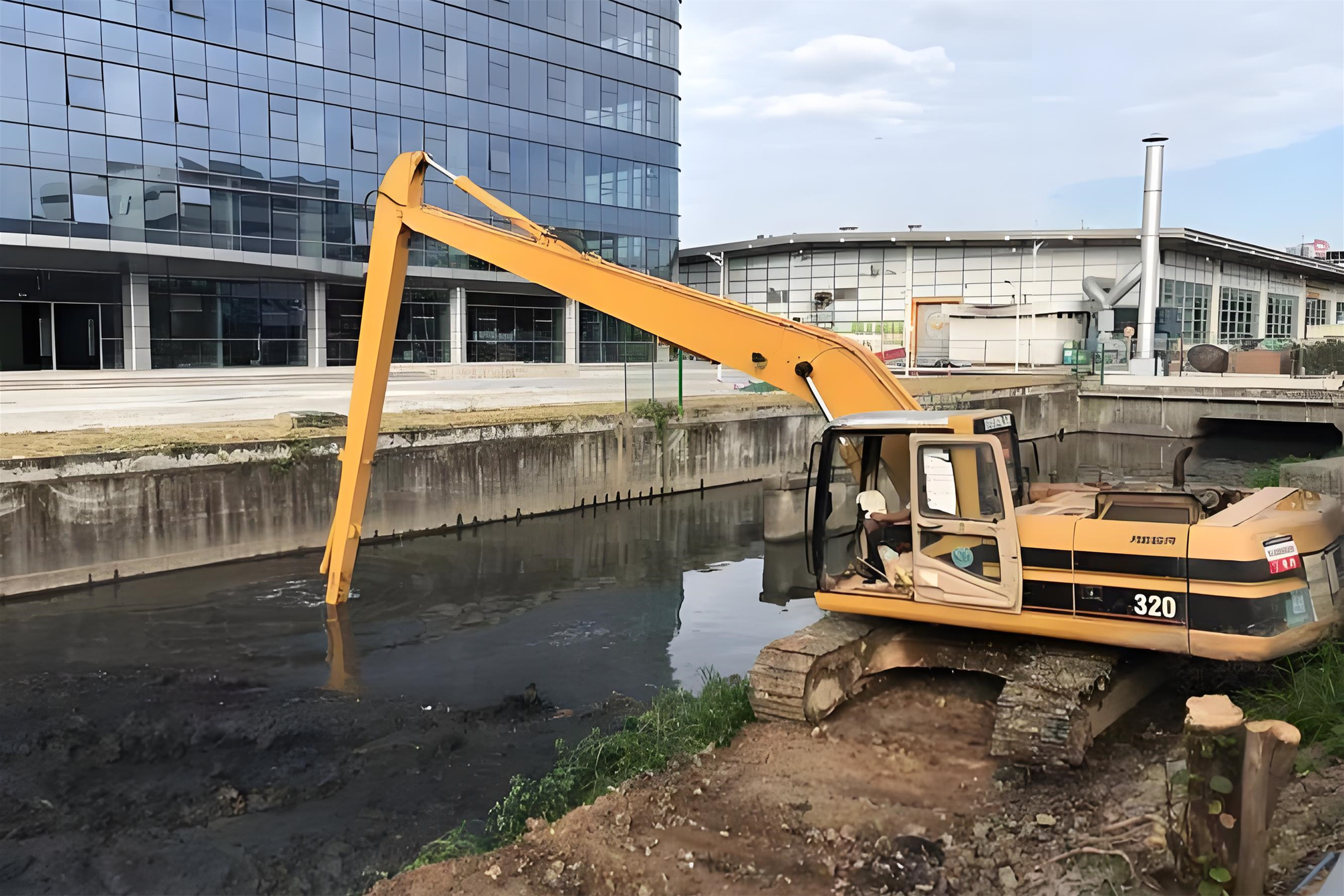 北京豐臺區水上挖機清淤隊-沼澤地清淤后土壤如何處理？