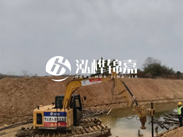 松木樁批發廠家泓樺錦嘉-河道駁岸樁選松木還是杉木更經濟？